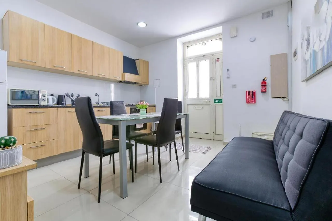 R1 Nr Retreat Apartment Gzira 0*,  Malta
