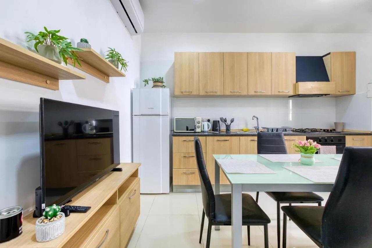 Homestay R1 Nr Retreat Apartment Gzira Malta