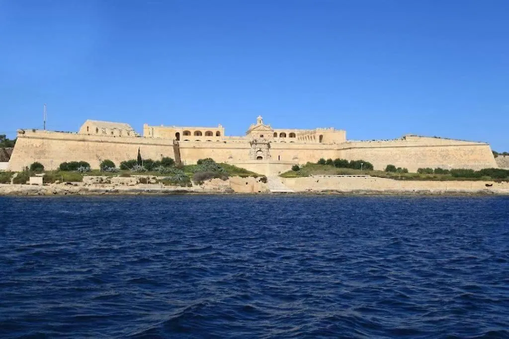 R1 Nr Retreat Apartment Gzira